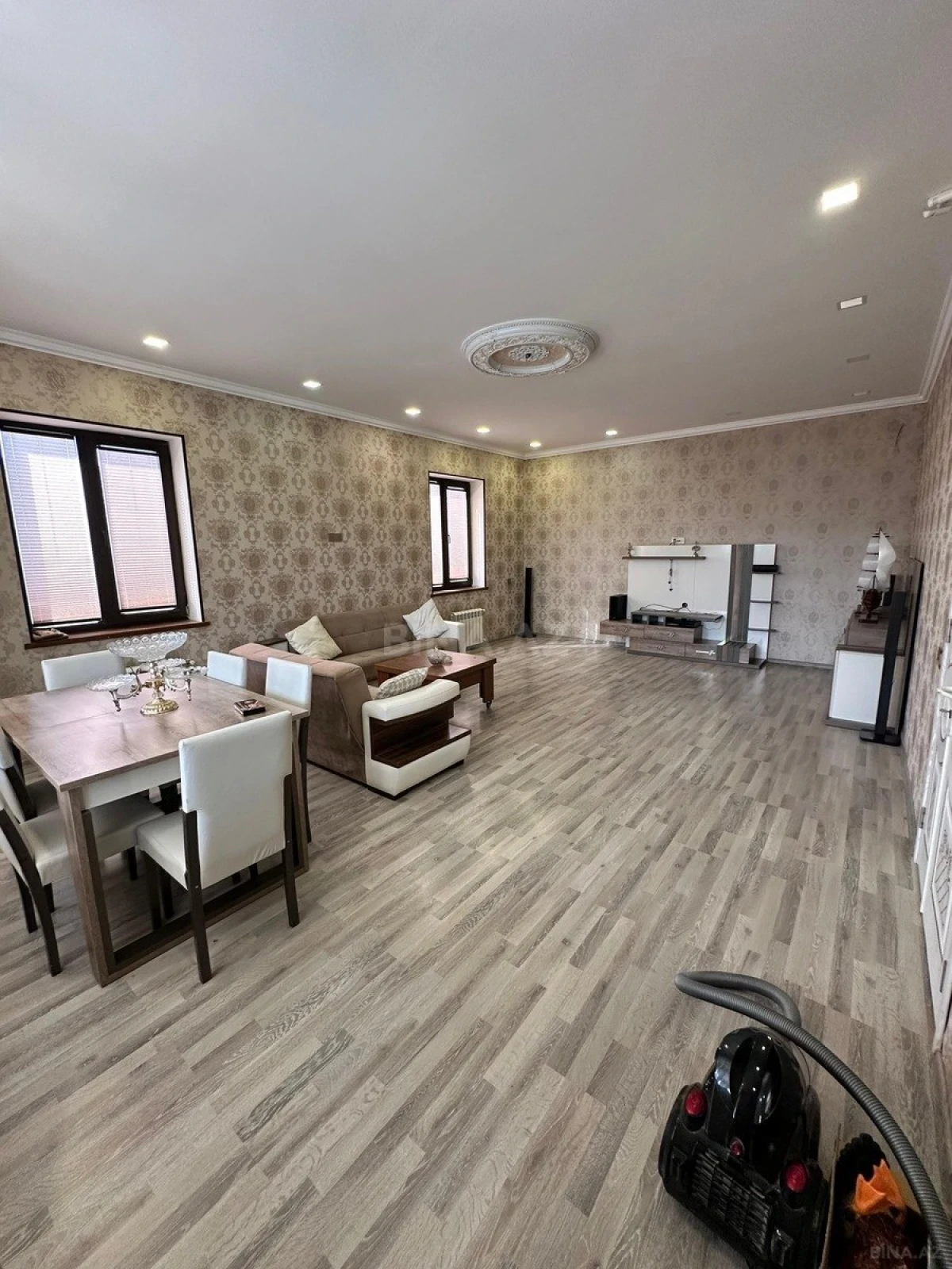 Satılır 10 otaqlı həyət evi 161.2 m²