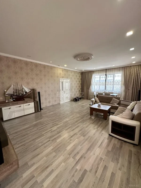 Satılır 10 otaqlı həyət evi 161.2 m²