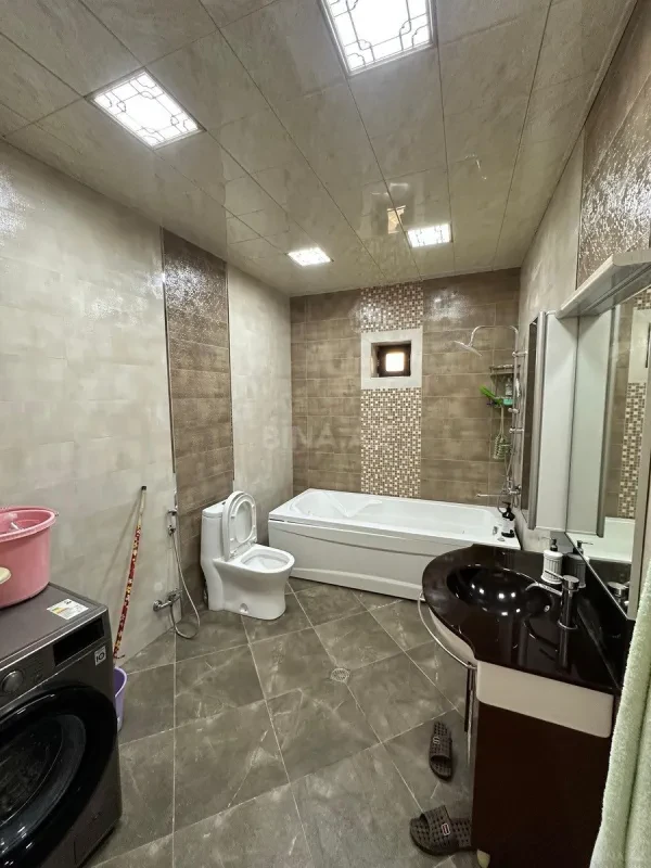 Satılır 10 otaqlı həyət evi 161.2 m²