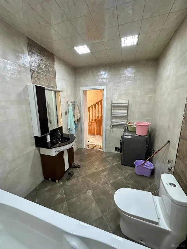 Satılır 10 otaqlı həyət evi 161.2 m²