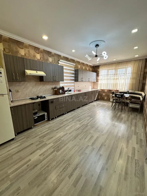 Satılır 10 otaqlı həyət evi 161.2 m²