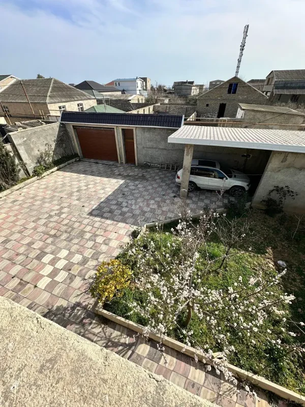 Satılır 10 otaqlı həyət evi 161.2 m²