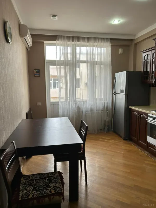 Kirayə verilir 2 otaqlı mənzil 96 m²