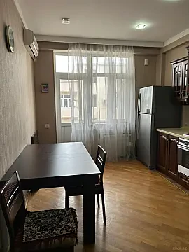 Kirayə verilir 2 otaqlı mənzil 96 m²