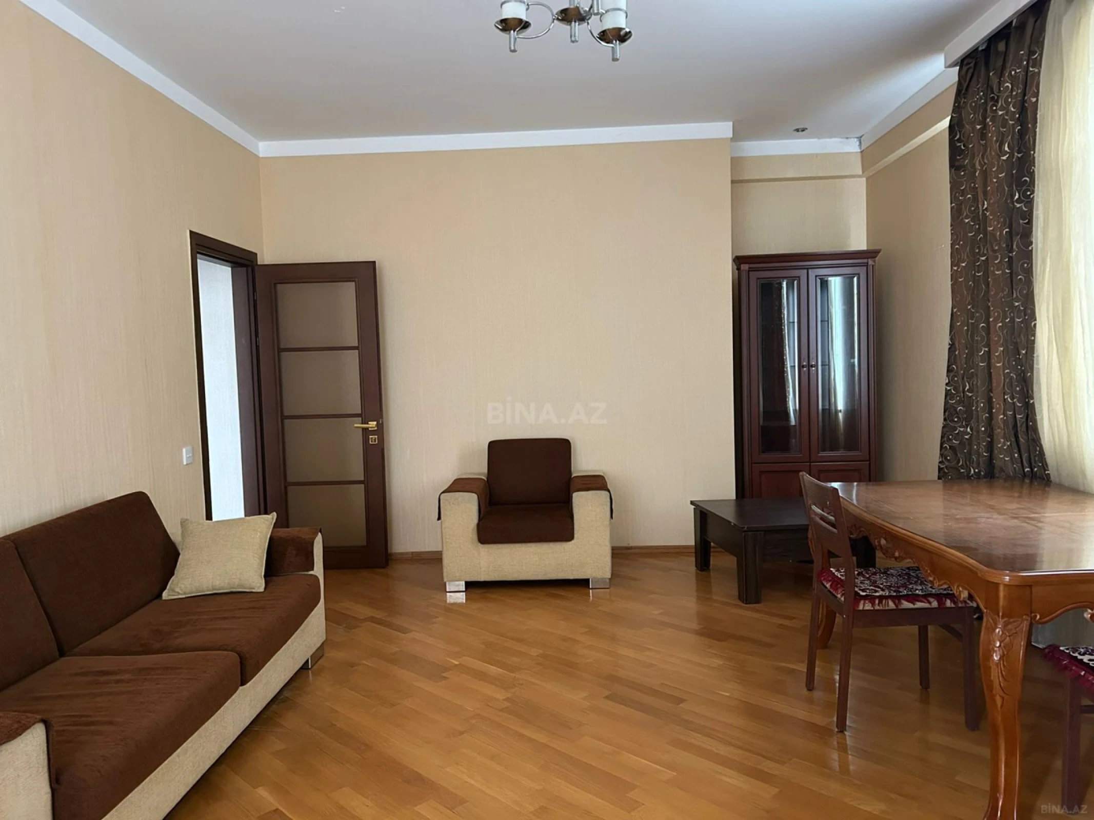 Kirayə verilir 2 otaqlı mənzil 96 m²