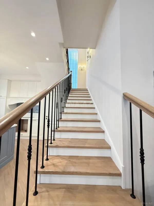 Satılır 4 otaqlı həyət evi 263 m²