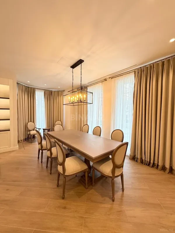 Satılır 4 otaqlı həyət evi 263 m²