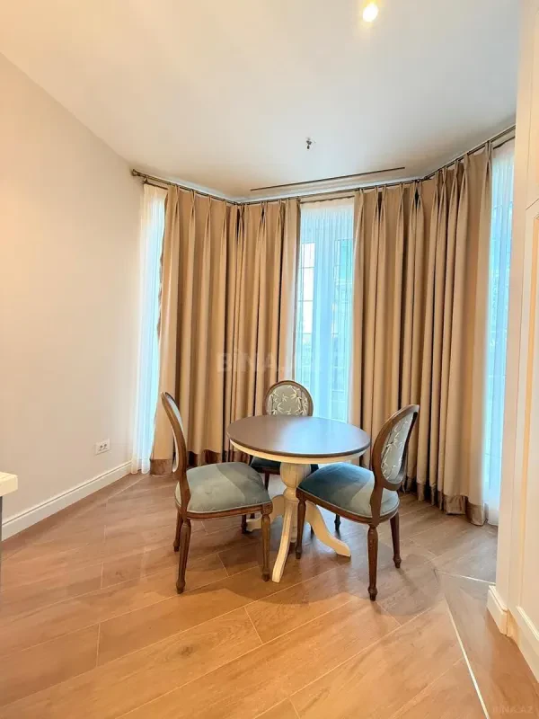 Satılır 4 otaqlı həyət evi 263 m²