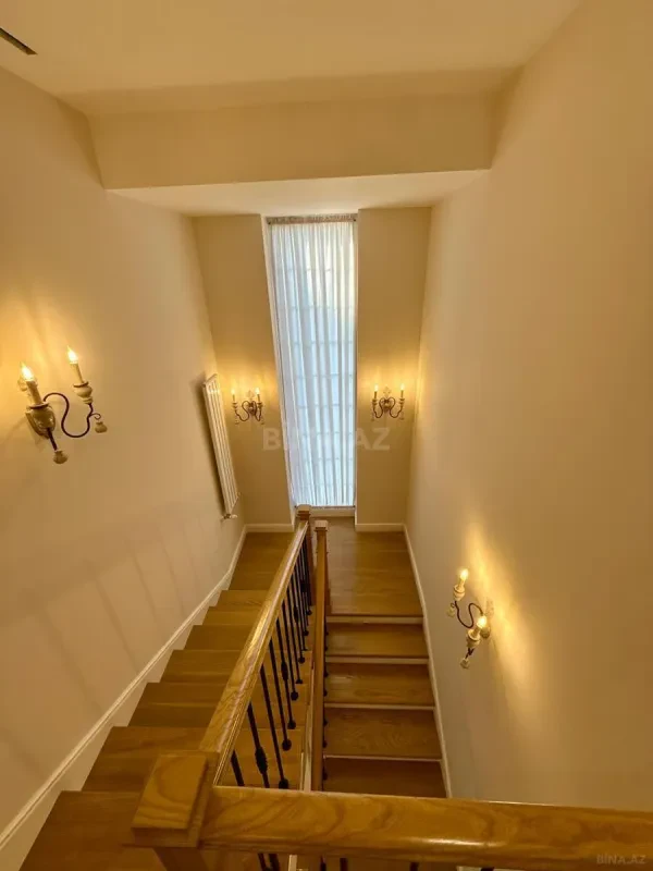 Satılır 4 otaqlı həyət evi 263 m²