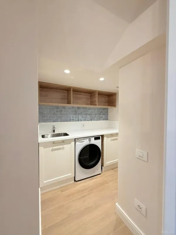 Satılır 4 otaqlı həyət evi 263 m²