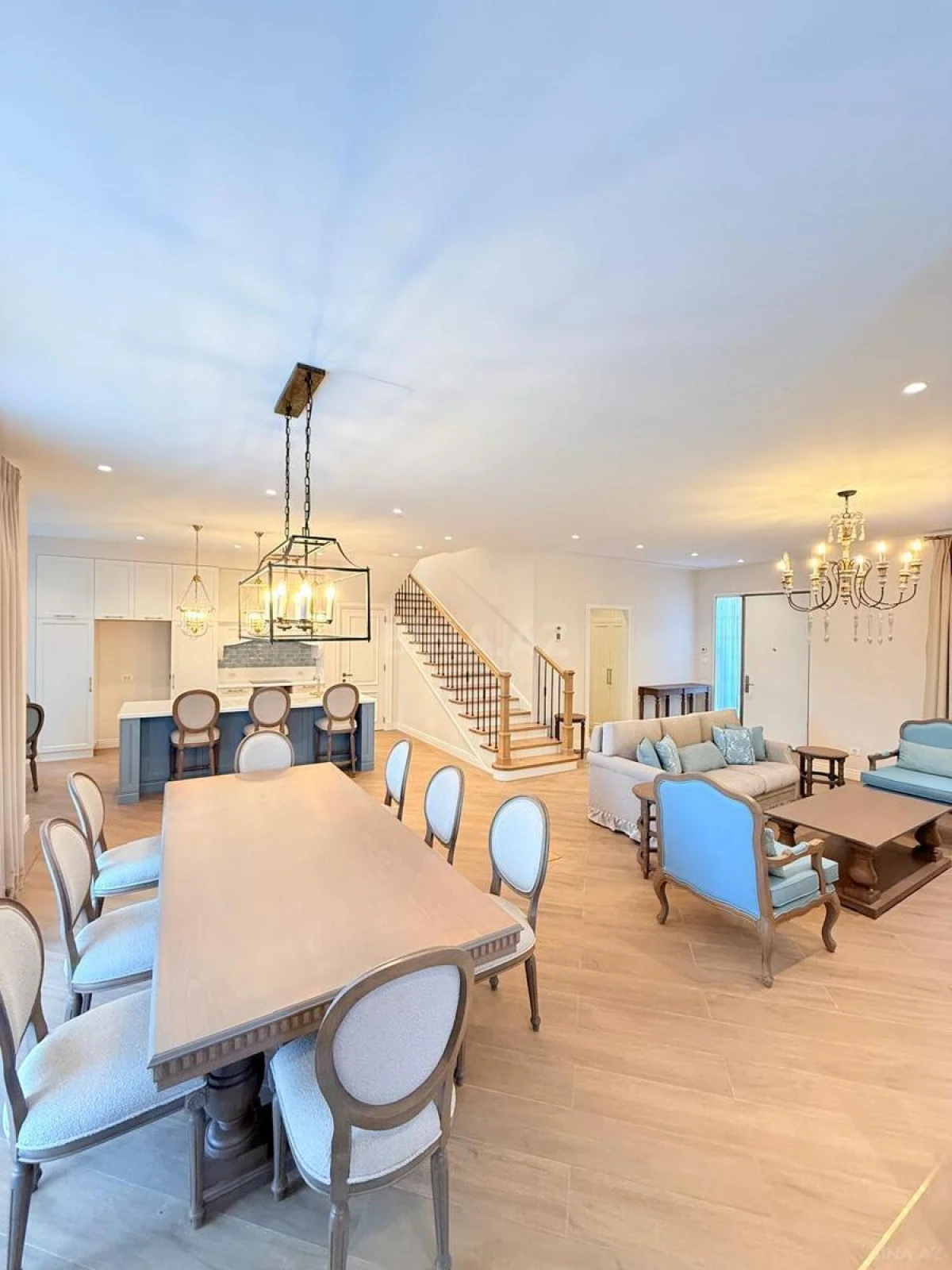 Satılır 4 otaqlı həyət evi 263 m²