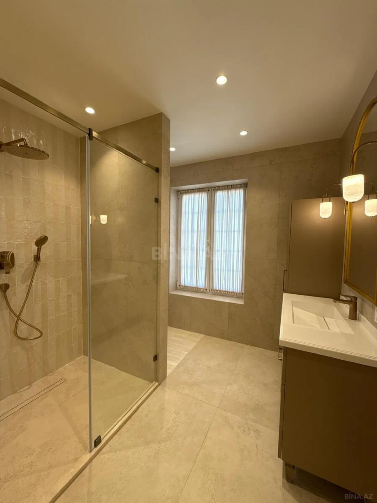 Satılır 4 otaqlı həyət evi 263 m²