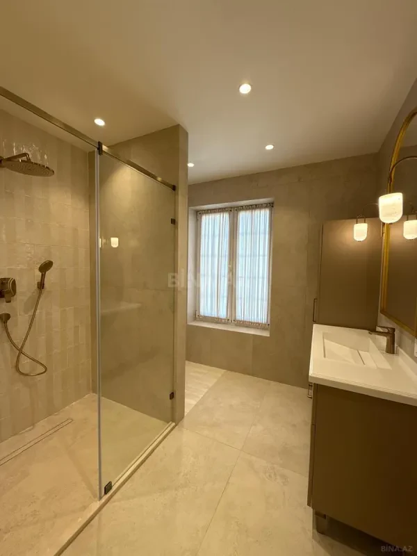 Satılır 4 otaqlı həyət evi 263 m²
