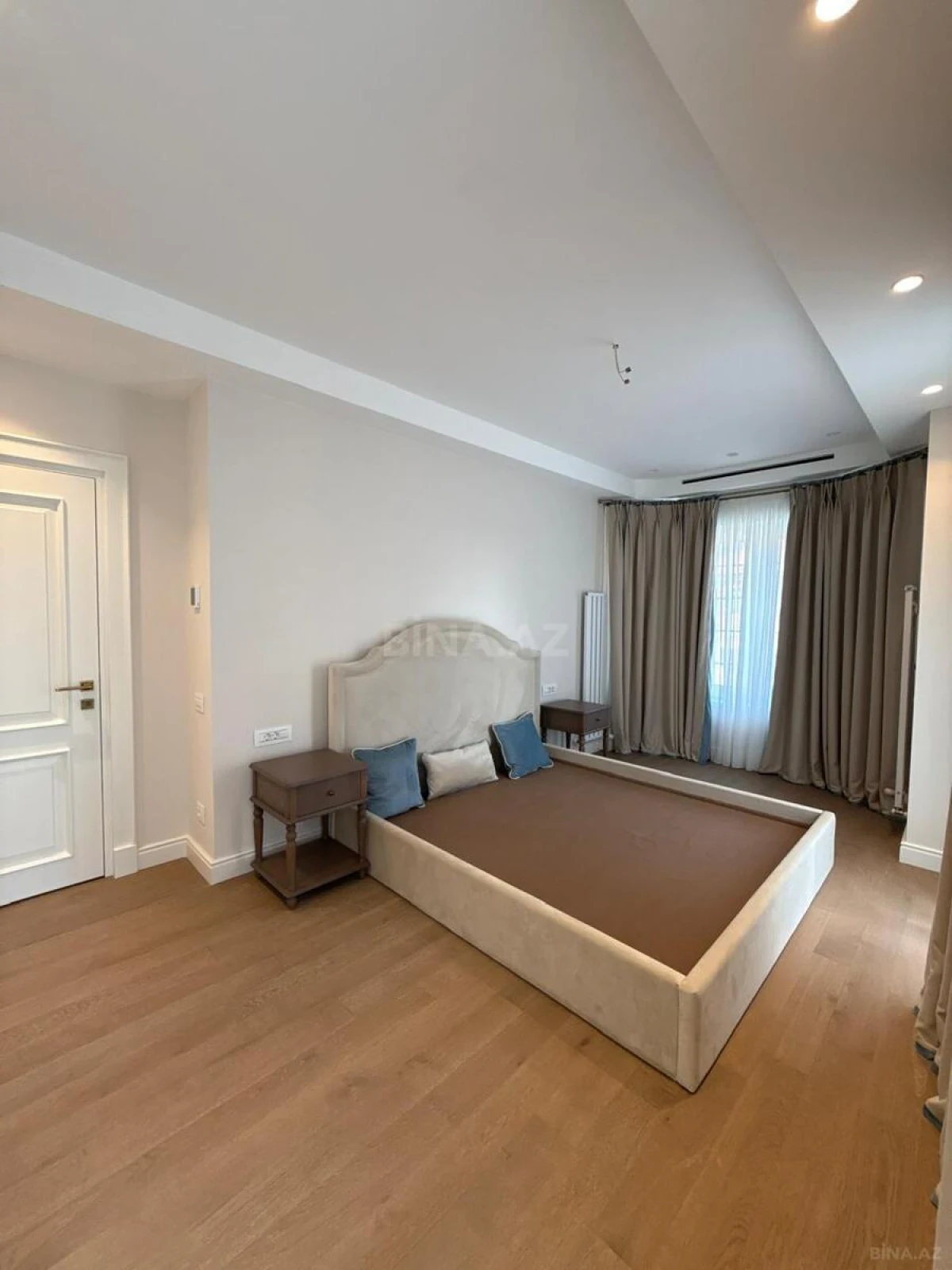 Satılır 4 otaqlı həyət evi 263 m²
