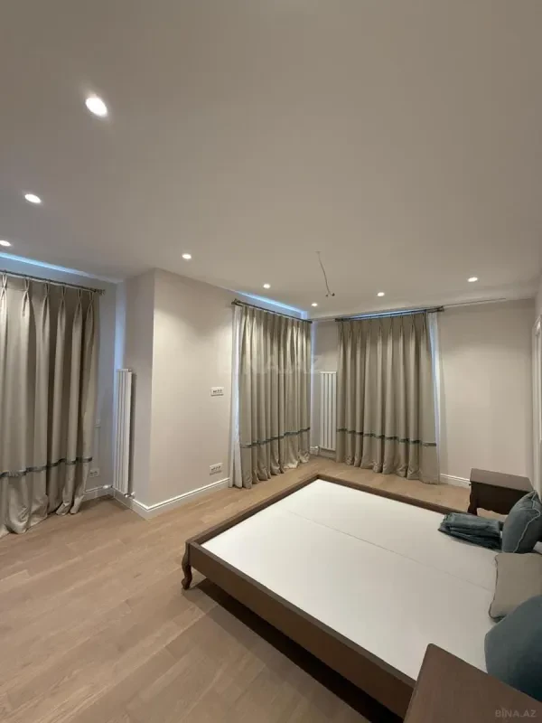 Satılır 4 otaqlı həyət evi 263 m²
