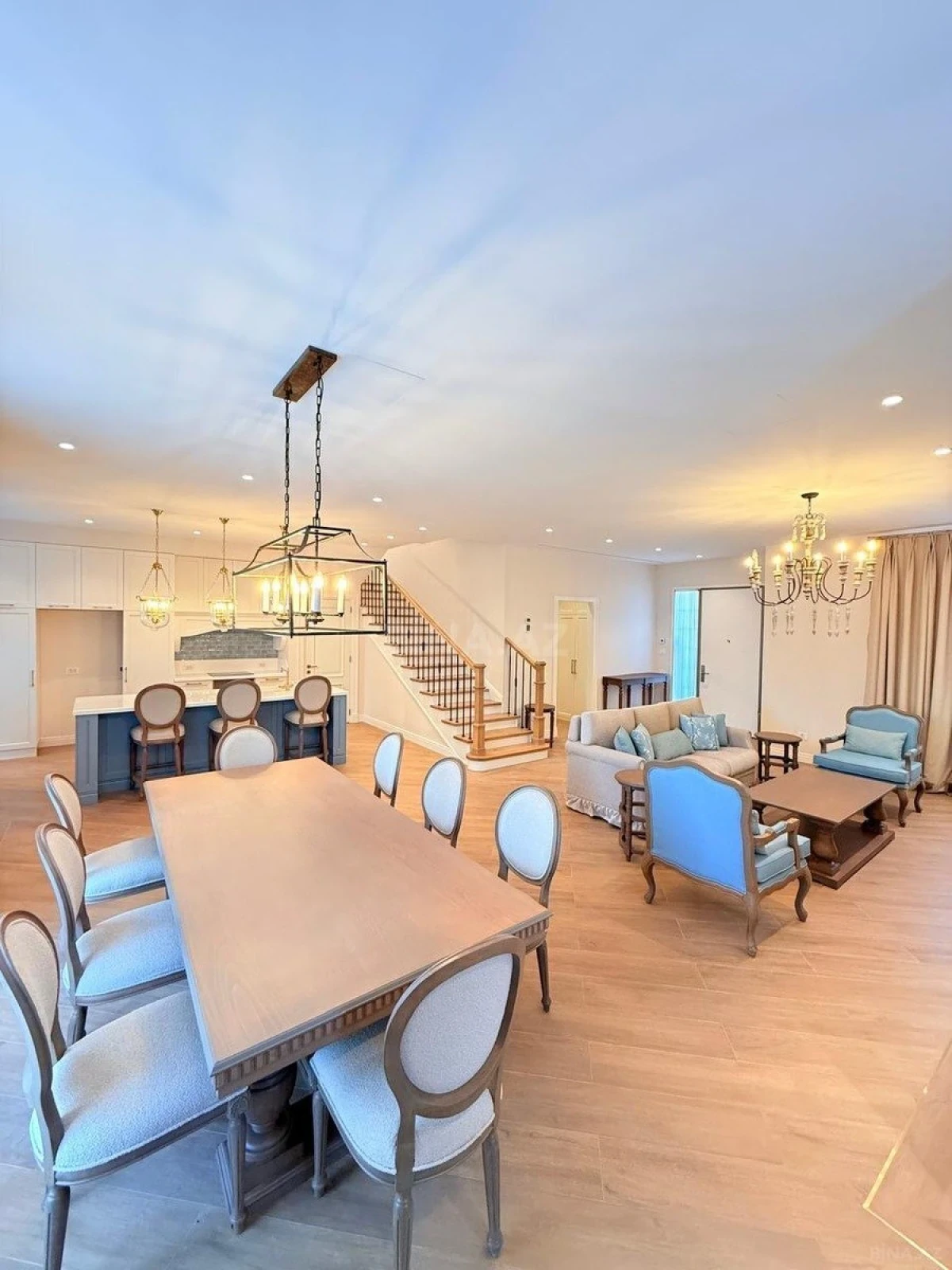 Satılır 4 otaqlı həyət evi 263 m²