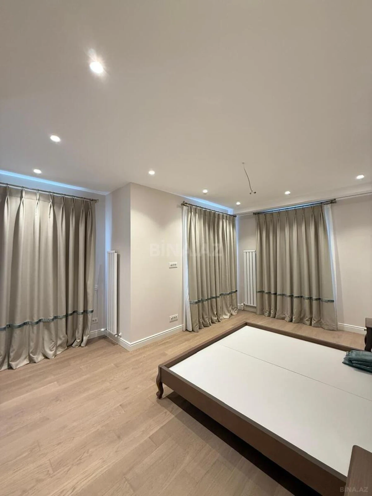 Satılır 4 otaqlı həyət evi 263 m²