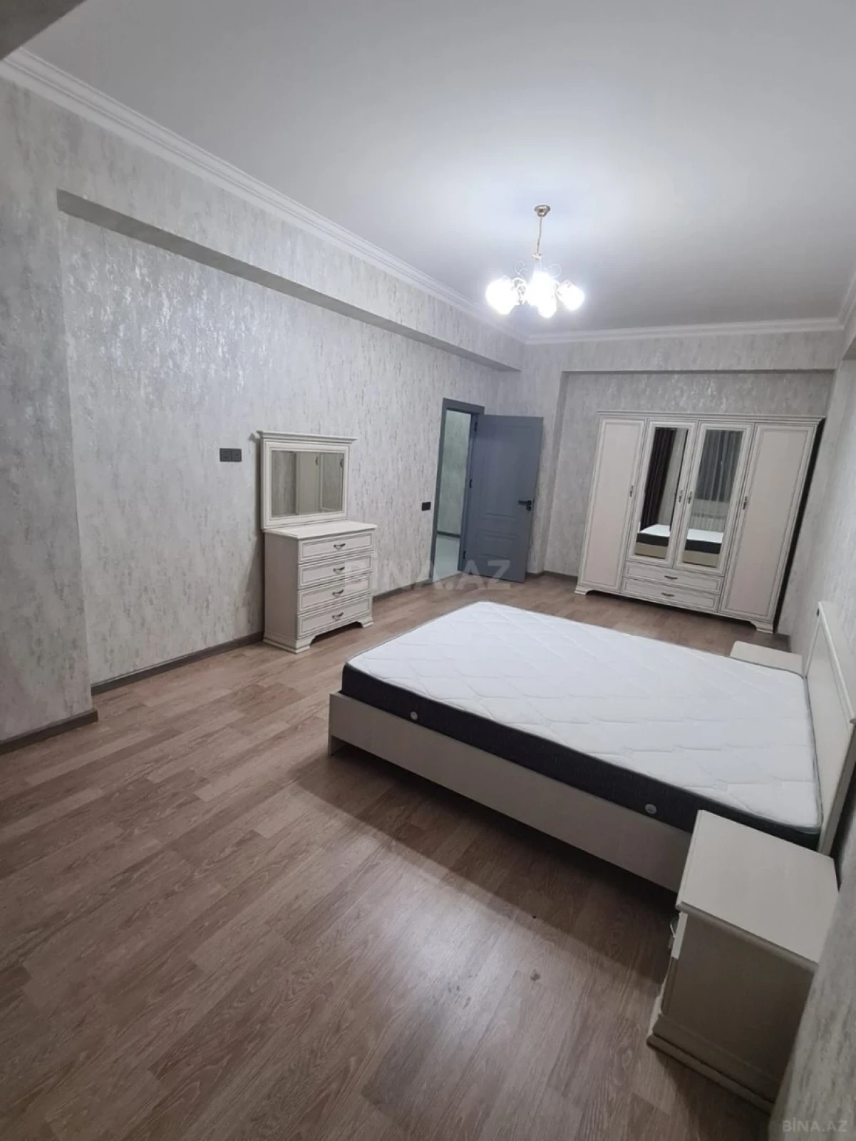 Kirayə verilir 2 otaqlı mənzil 65 m²