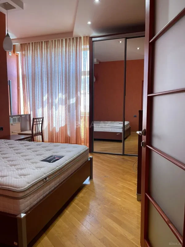 Kirayə verilir 3 otaqlı mənzil 111 m²