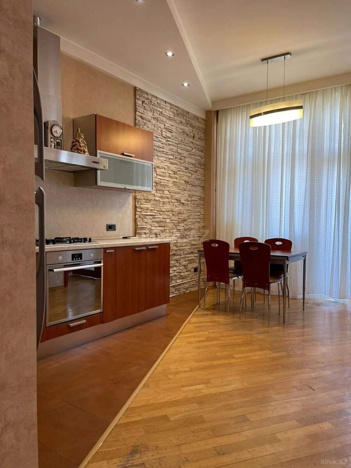 Kirayə verilir 3 otaqlı mənzil 111 m²