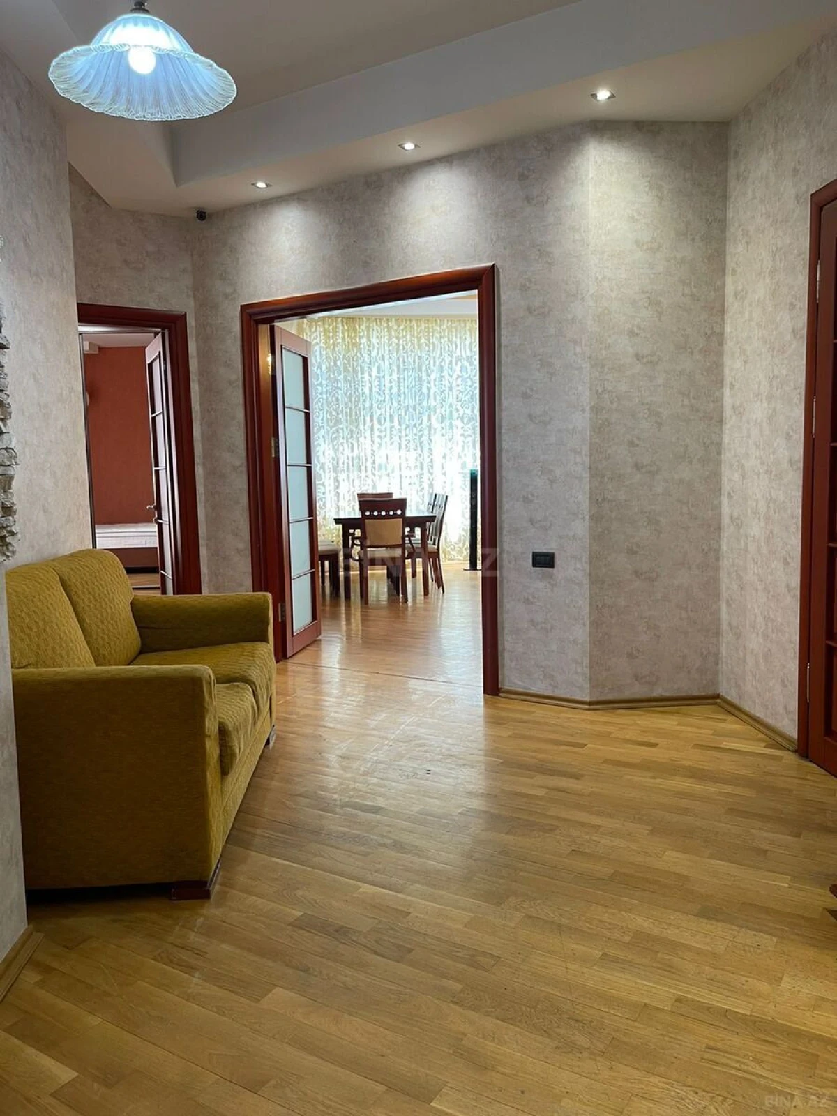 Kirayə verilir 3 otaqlı mənzil 111 m²