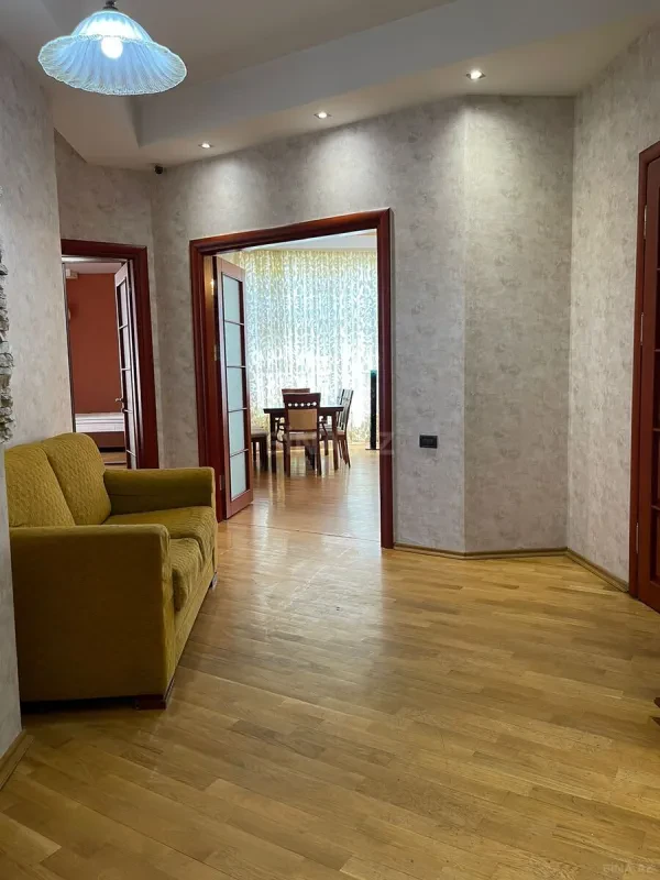 Kirayə verilir 3 otaqlı mənzil 111 m²