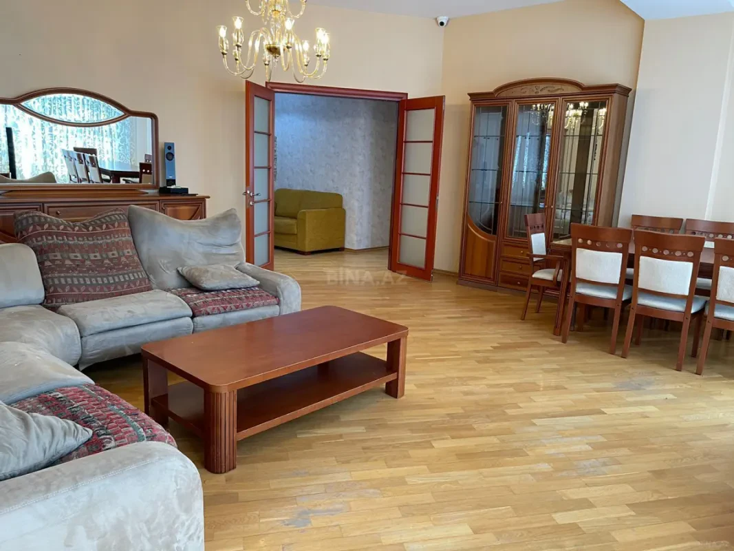 Kirayə verilir 3 otaqlı mənzil 111 m²