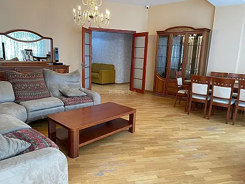 Kirayə verilir 3 otaqlı mənzil 111 m²