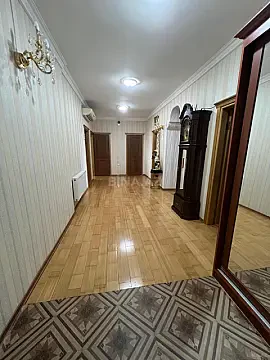 Satılır 4 otaqlı mənzil 136 m²