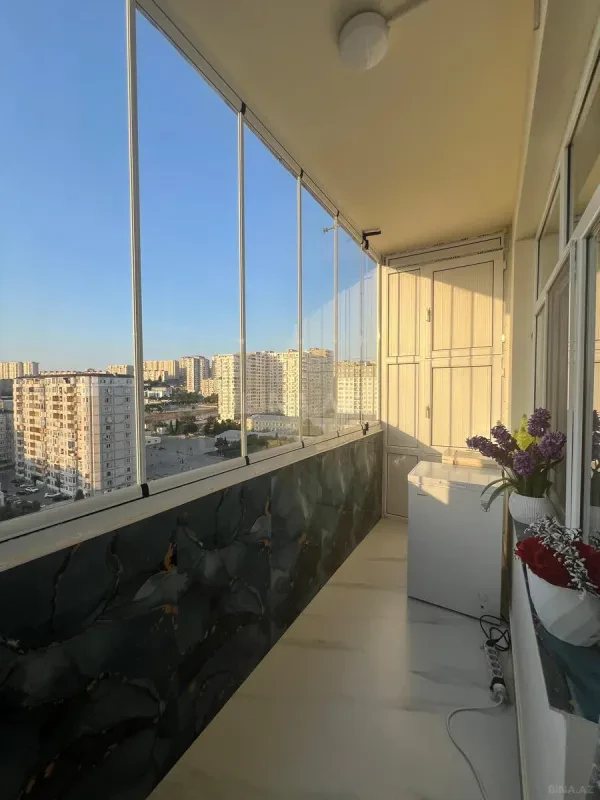 Satılır 4 otaqlı mənzil 136 m²