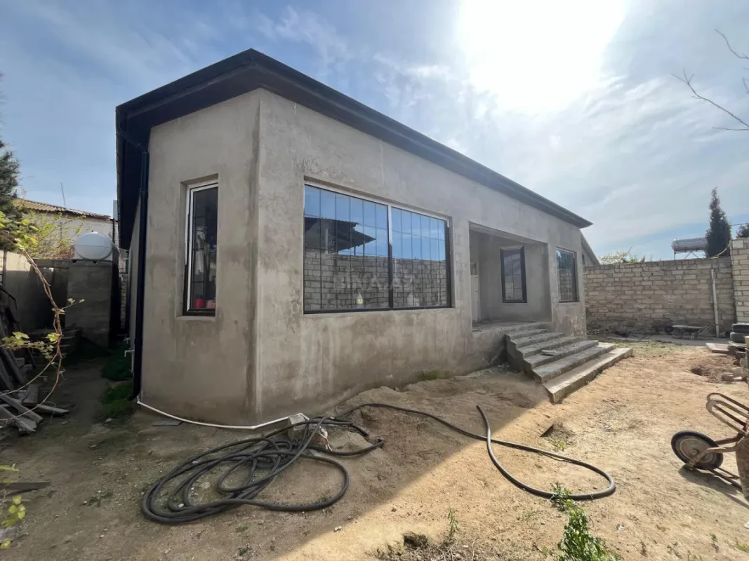 Satılır 6 otaqlı həyət evi 248 m²