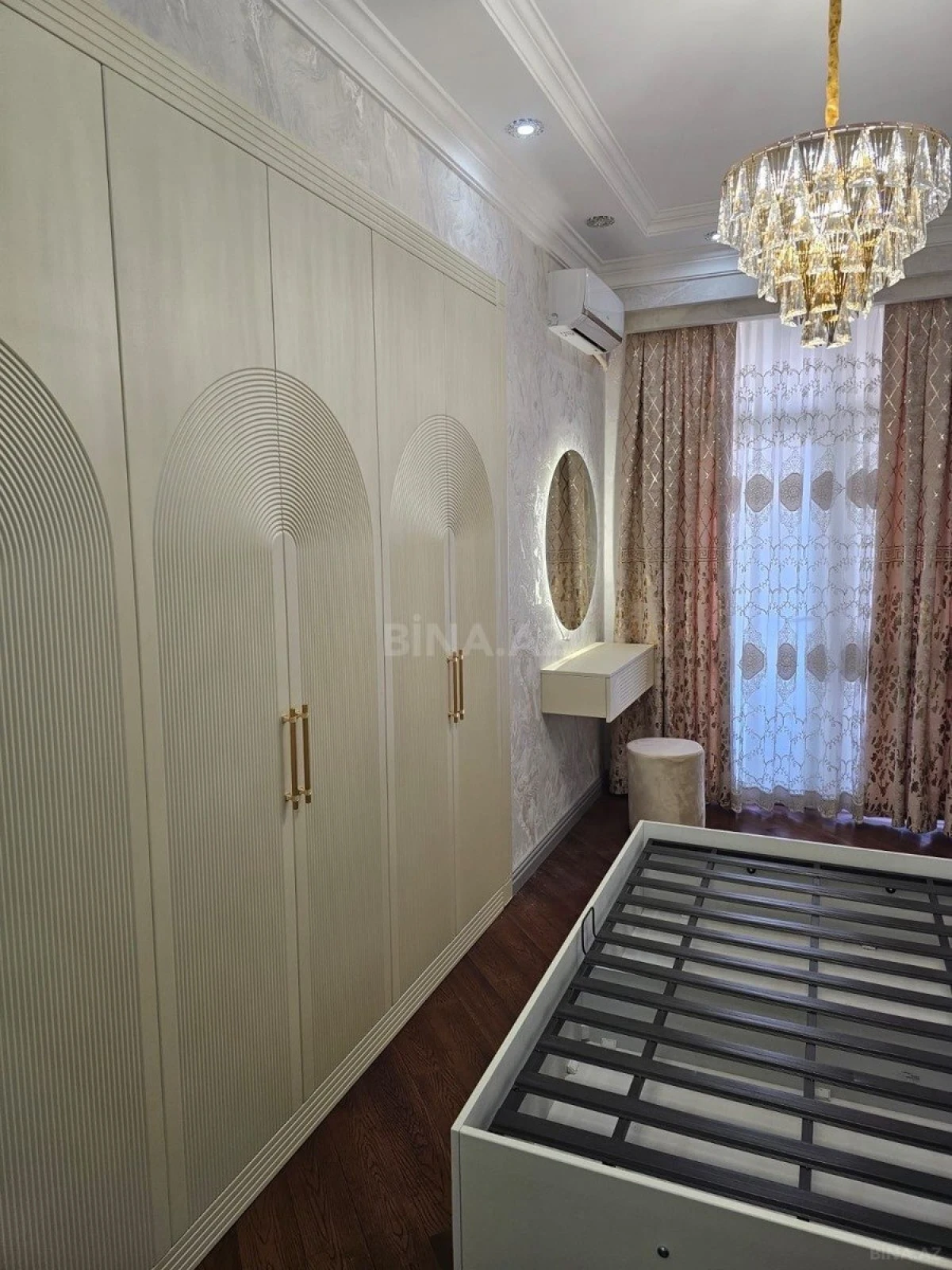 Satılır 3 otaqlı mənzil 102 m²