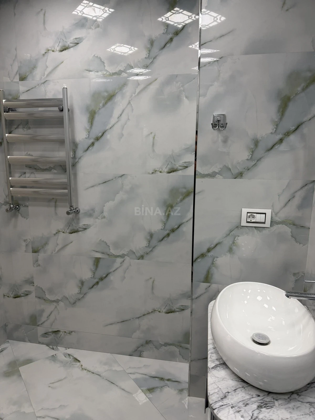 Satılır 3 otaqlı mənzil 102 m²