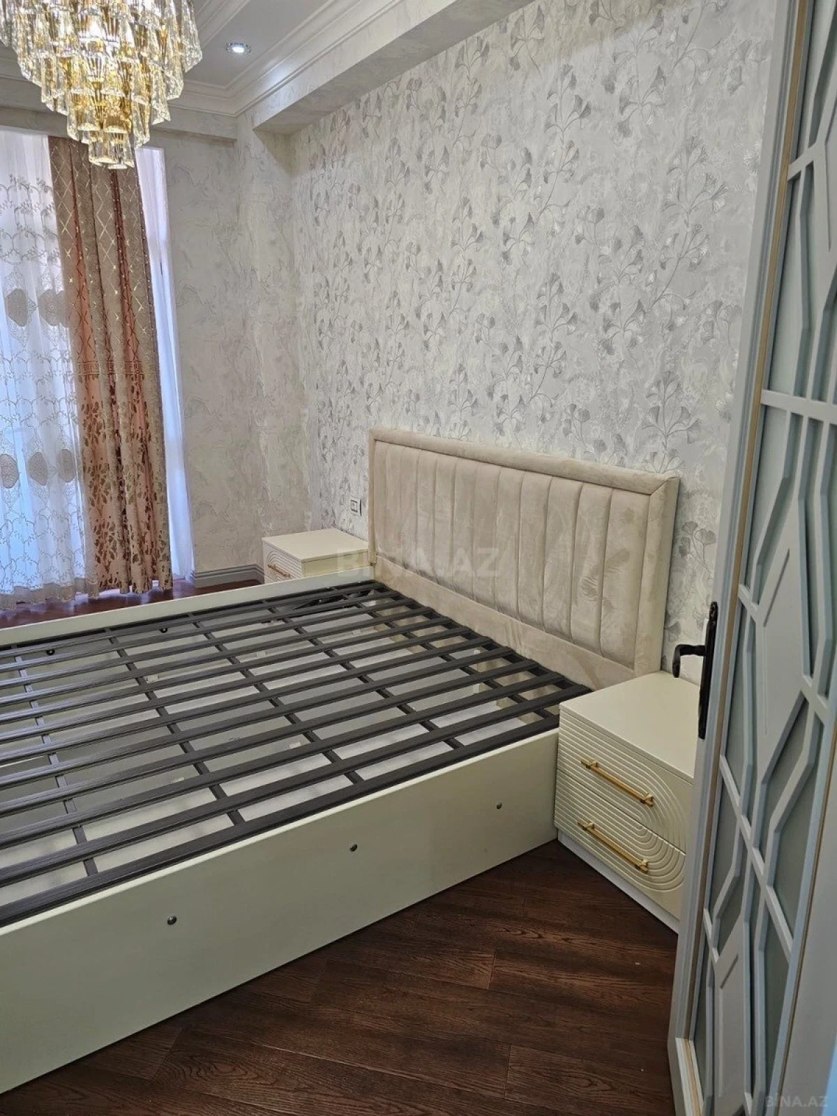 Satılır 3 otaqlı mənzil 102 m²