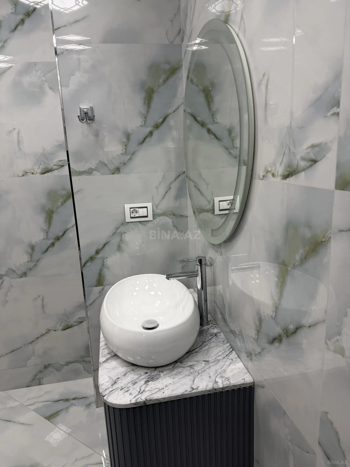 Satılır 3 otaqlı mənzil 102 m²