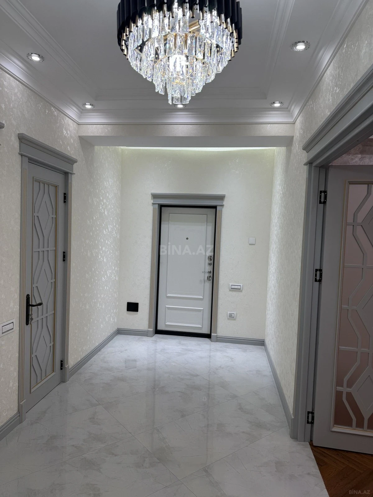 Satılır 3 otaqlı mənzil 102 m²