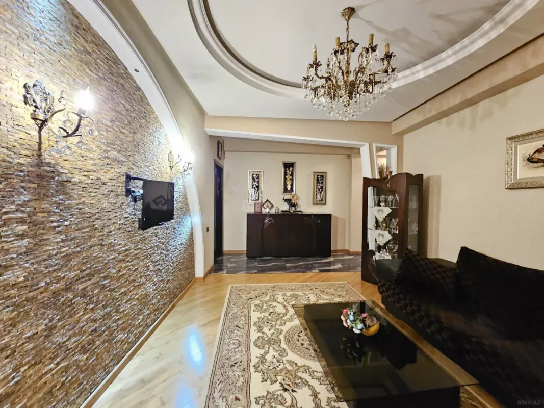 Satılır 3 otaqlı mənzil 157 m²