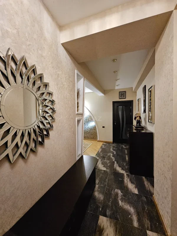 Satılır 3 otaqlı mənzil 157 m²