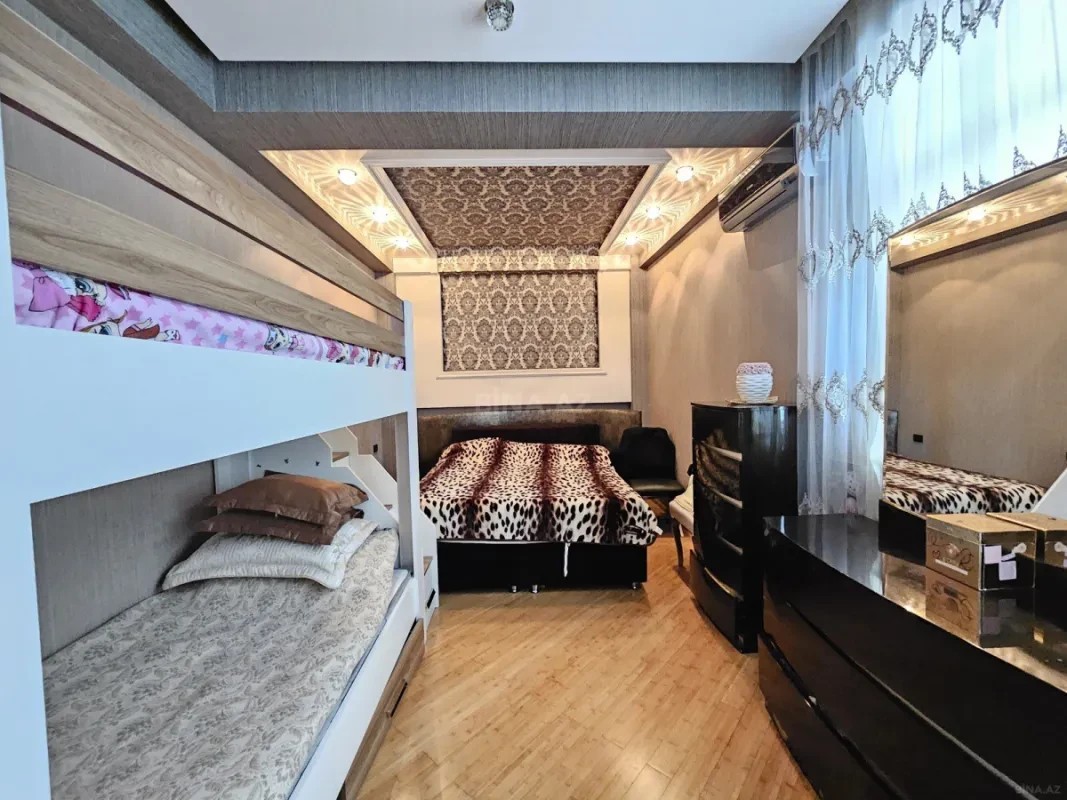 Satılır 3 otaqlı mənzil 157 m²