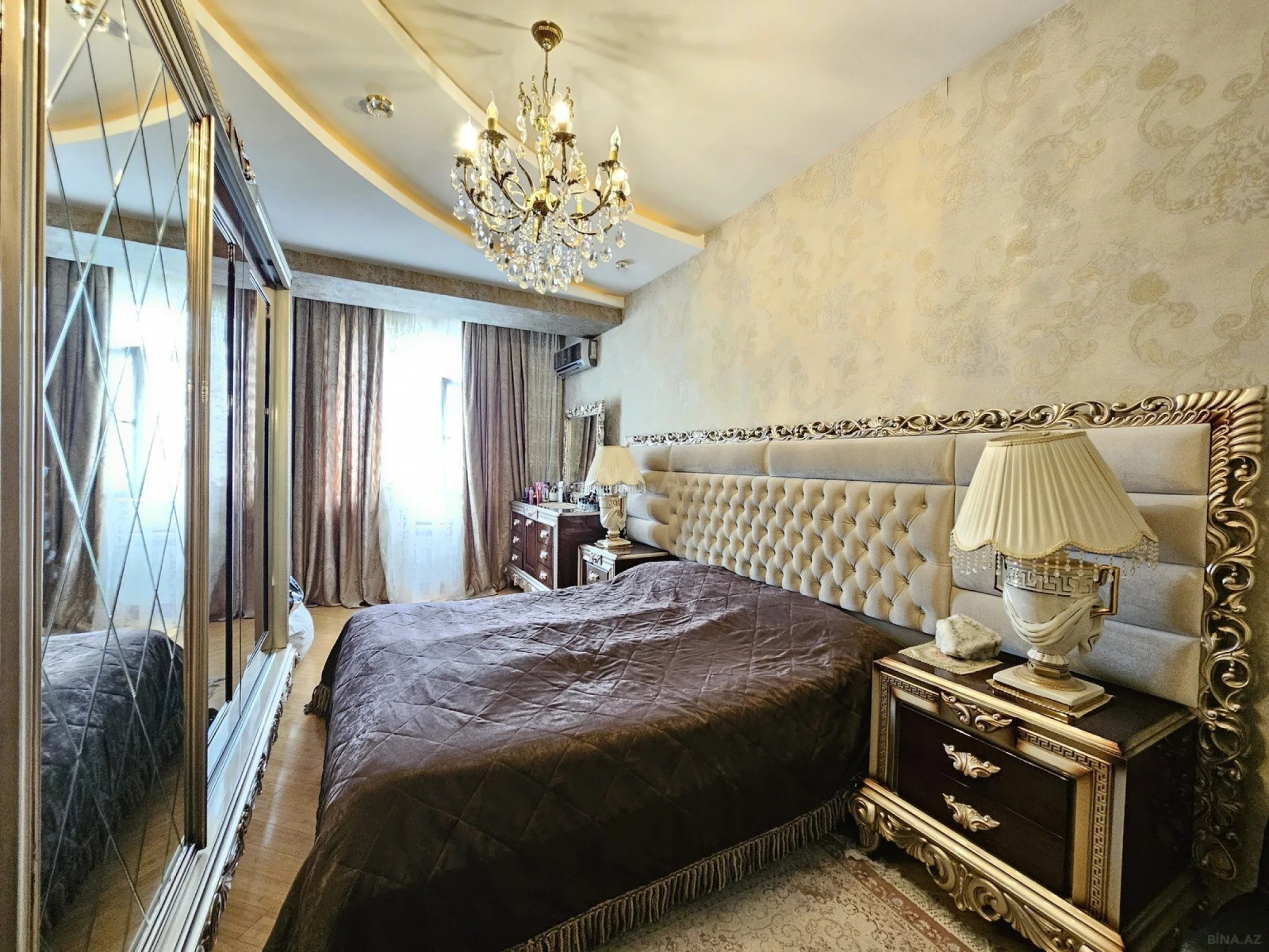 Satılır 3 otaqlı mənzil 157 m²