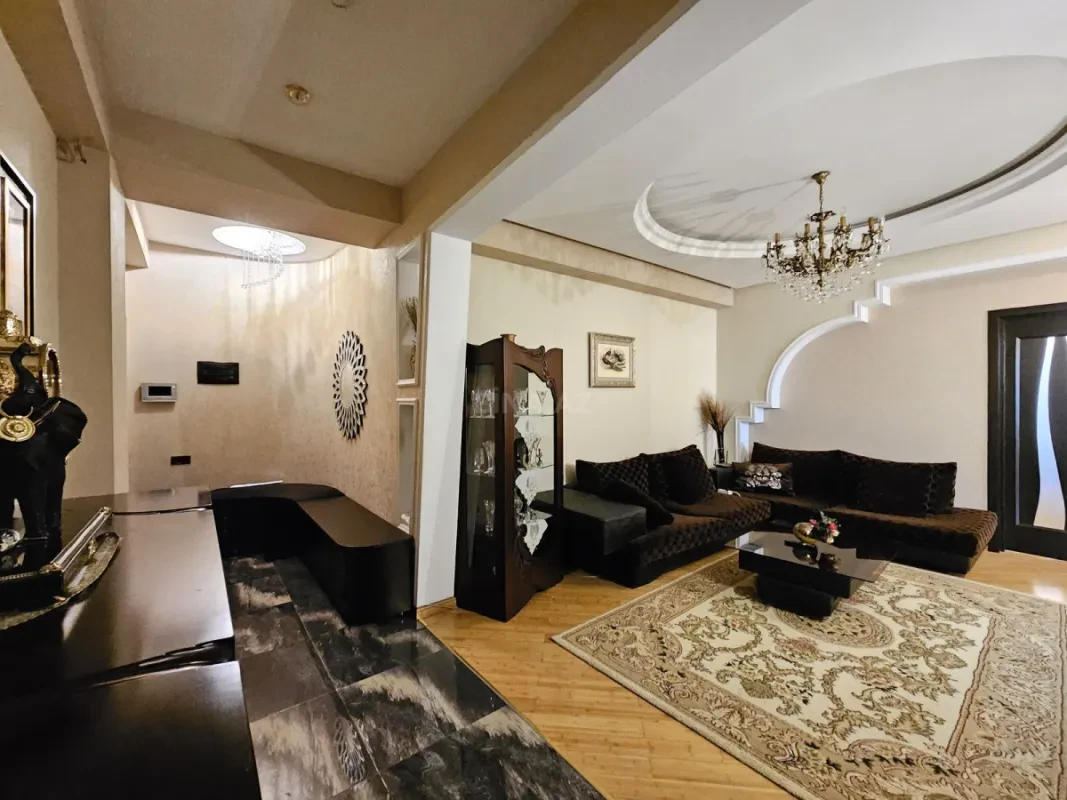 Satılır 3 otaqlı mənzil 157 m²