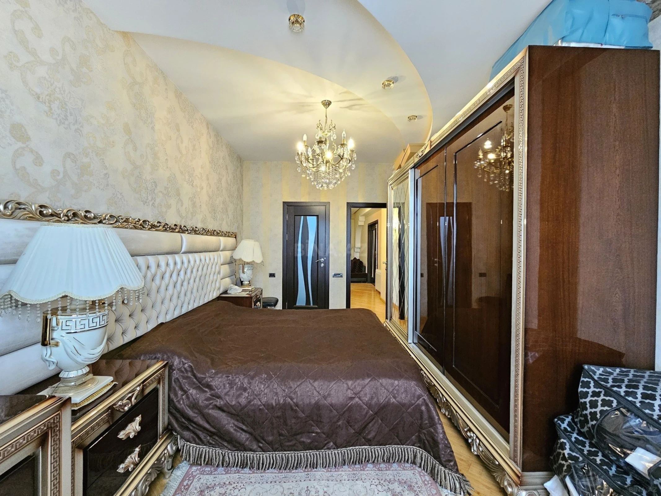 Satılır 3 otaqlı mənzil 157 m²