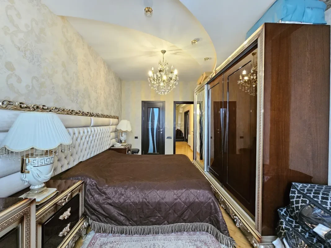 Satılır 3 otaqlı mənzil 157 m²