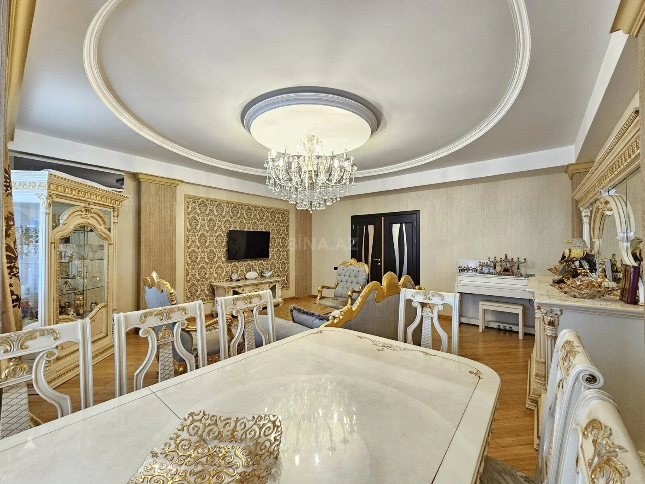 Satılır 3 otaqlı mənzil 157 m²