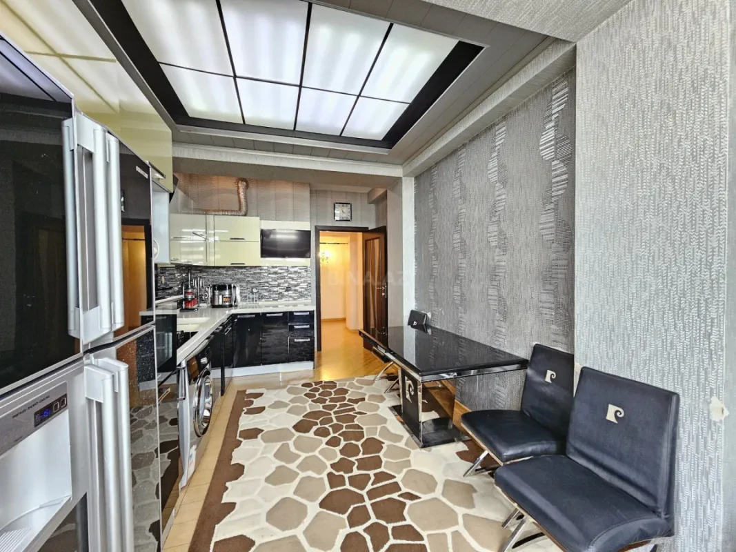 Satılır 3 otaqlı mənzil 157 m²