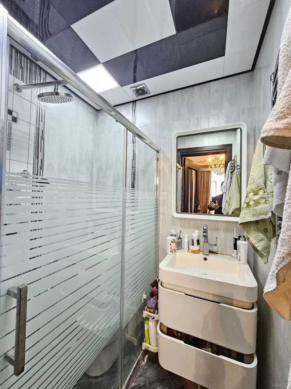Satılır 3 otaqlı mənzil 157 m²