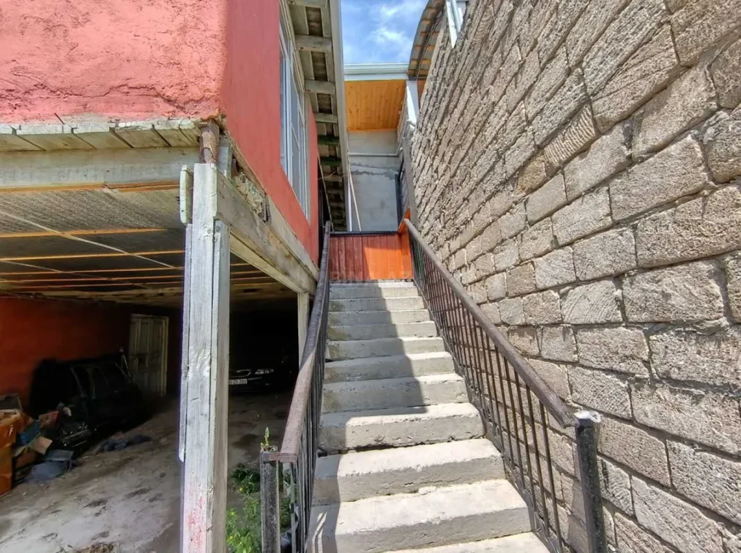 Satılır 4 otaqlı həyət evi 166 m²