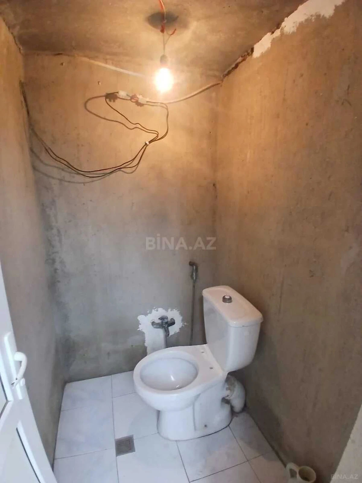 Satılır 5 otaqlı həyət evi 180 m²