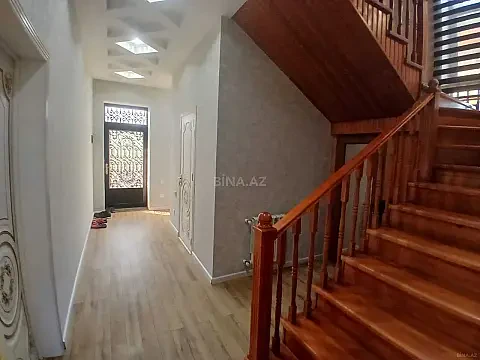 Satılır 5 otaqlı həyət evi 180 m²