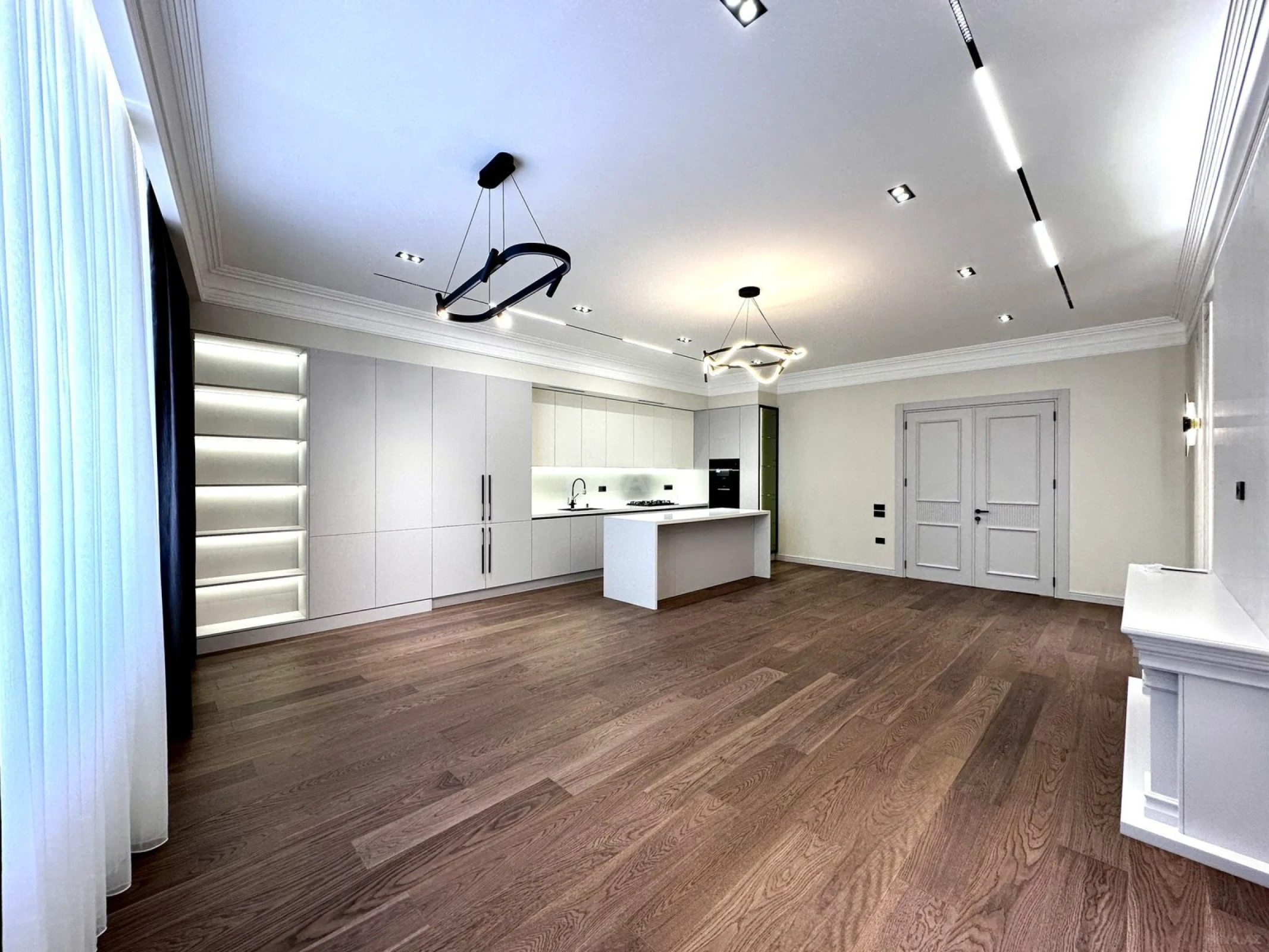 Satılır 4 otaqlı mənzil 200 m²
